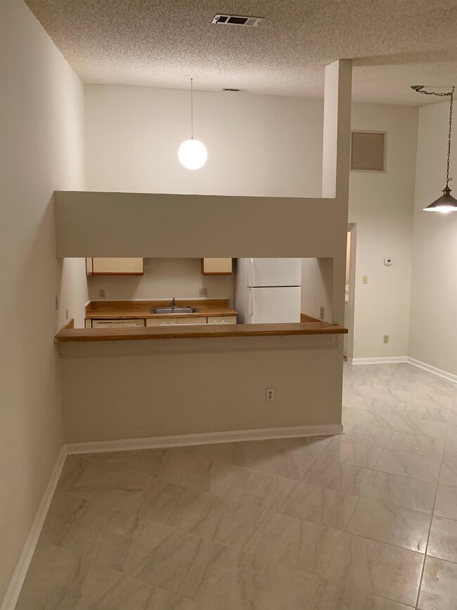 Photo - 2299 Sandpiper St