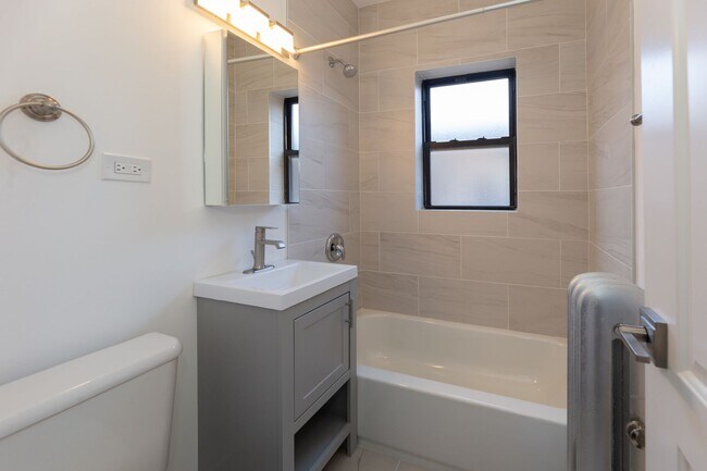 Photo - 520 W Cornelia Ave