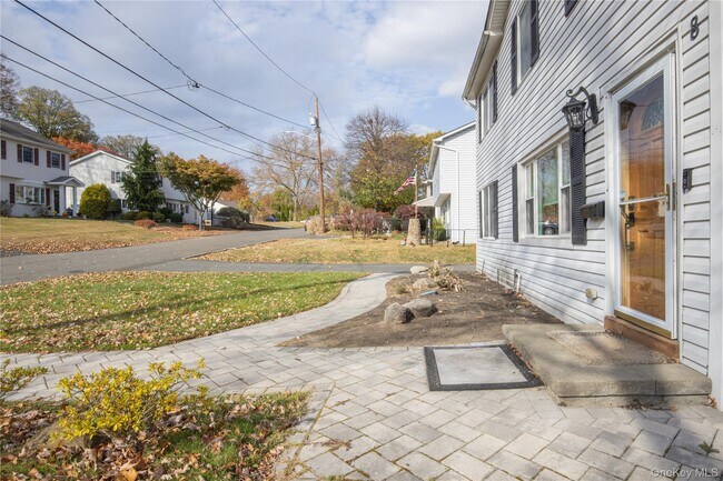 Photo - 8 Loran Ct