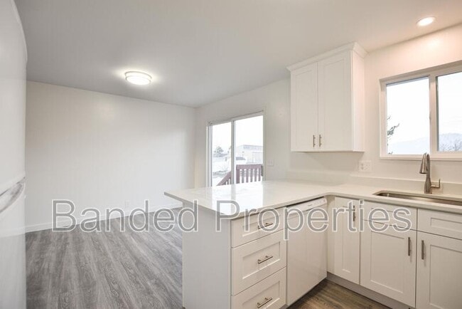 Photo - 5849 3840 W