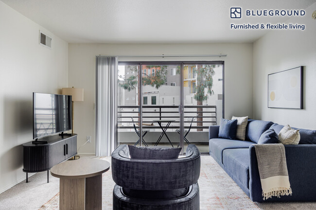 Building Photo - 10983 Bluffside Dr Rental
