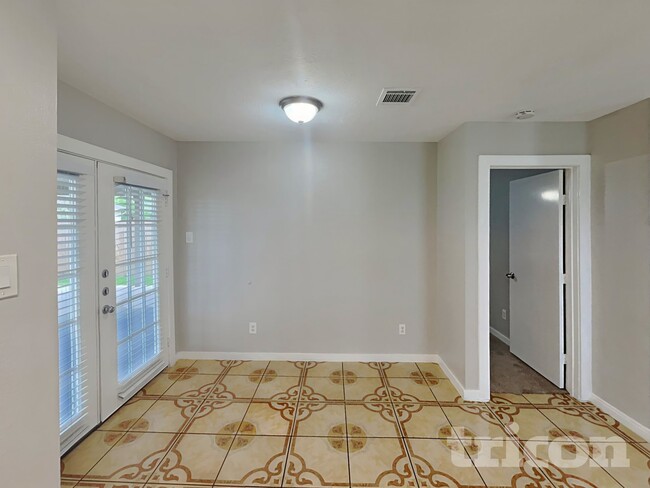 Photo - 1016 Deerpass Dr