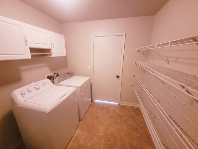 Photo - 250 Whitestone Dr NE