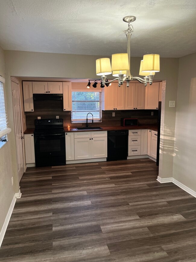 Photo - 2310 E Minnehaha St