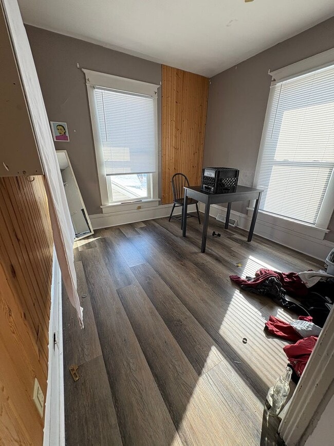 Building Photo - 4 Bedroom, 2 Bath House Near UWL and WWTC