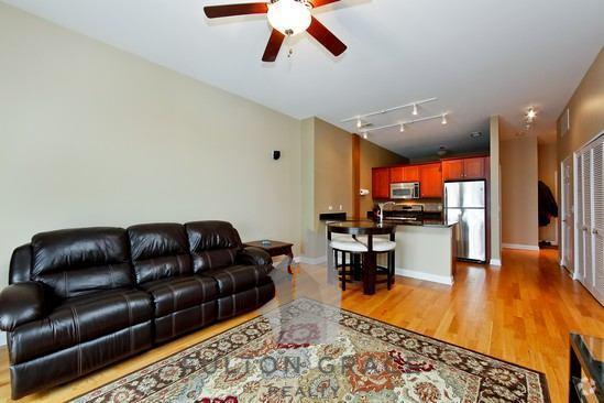 Building Photo - 2035 S Indiana Ave Rental