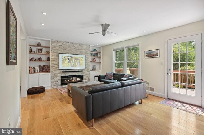 Photo - 4208 Maple Terrace