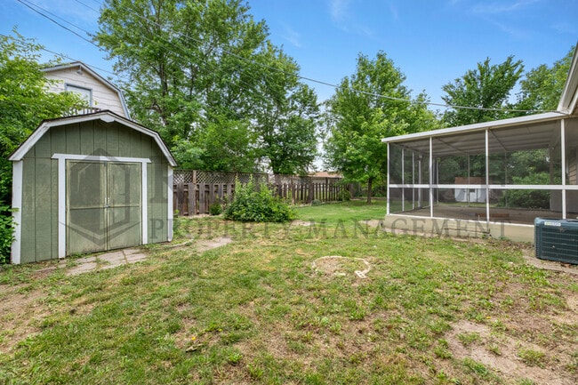 Photo - 614 N Brownthrush Ln