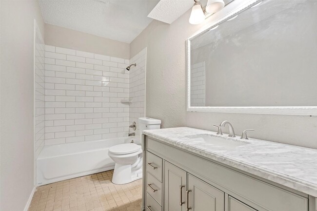 Photo - 8002 Beechnut St