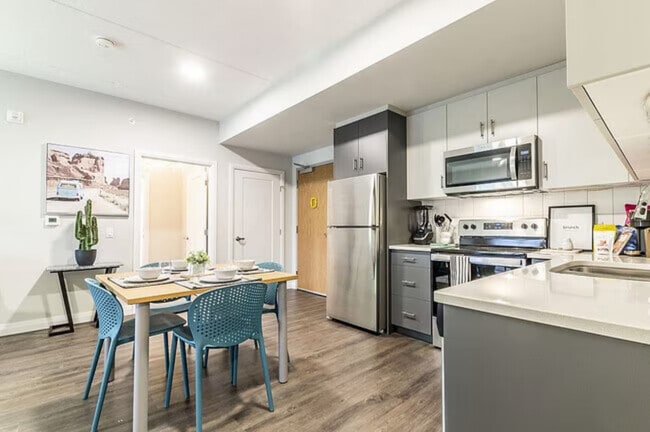 Building Photo - 160 Sherwood Forest Sq