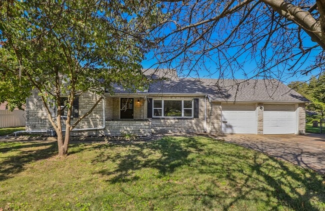 Adorable 4 bedroom | 2 bathroom | 2 car ga... - Adorable 4 bedroom | 2 bathroom | 2 car ga...