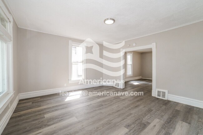 Photo - 318 E Thrush Ave