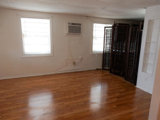 Photo - 538 W 3rd St