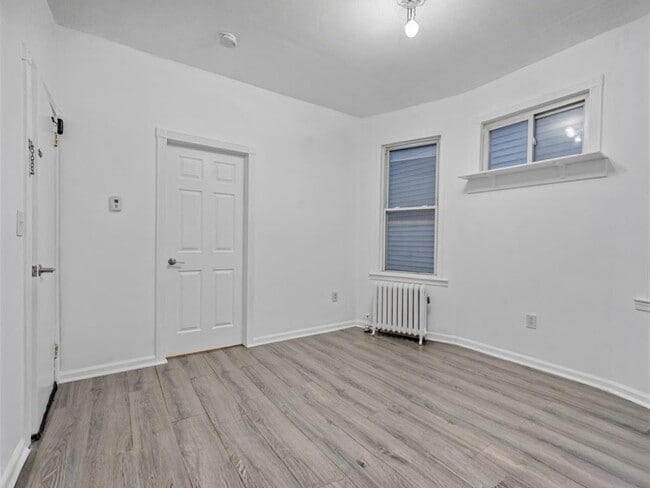 Entrance/ Living Room - 22 Harrison Ave Unit 2