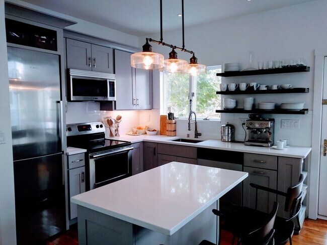 Photo - 147 Cushing St