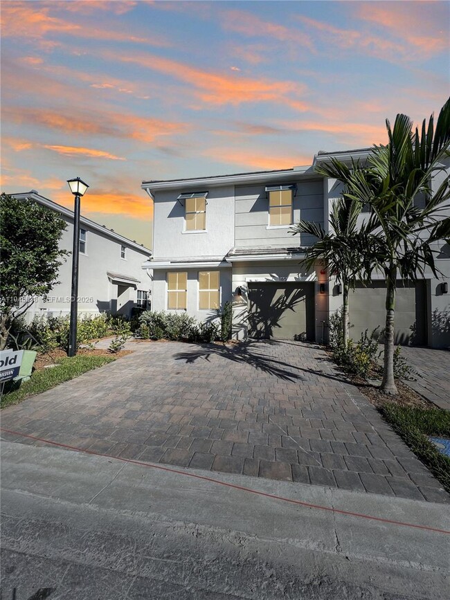 Building Photo - 165 SW 170th Ave