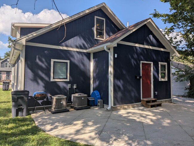 Building Photo - 308 W Worley St Unit 200