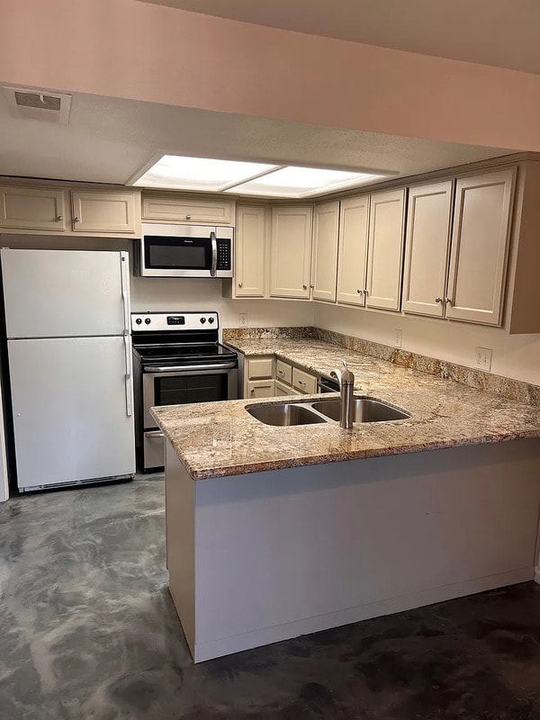 4755 N Cedar Ave Unidad 106
