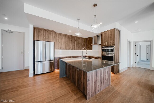 Photo - 99 W St Clair Ave