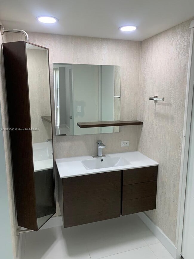 Photo - 16909 N Bay Rd