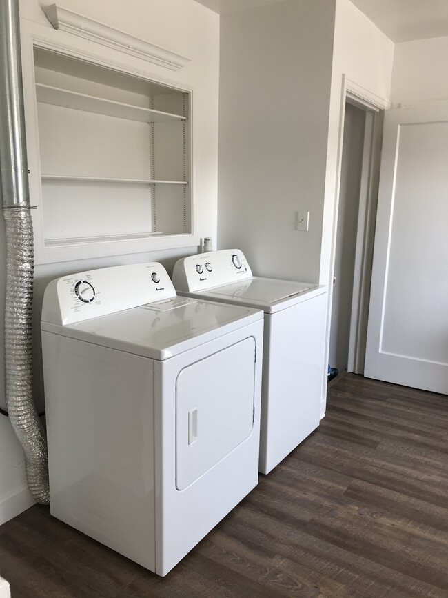 Building Photo - 408 E Terry St Unit Up