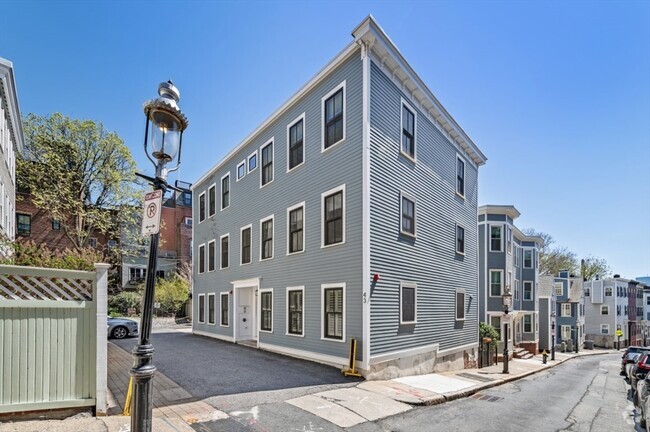 Building Photo - 43 Pleasant St Unit 1 Rental