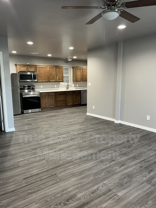 Photo - 211 S Ash Ave