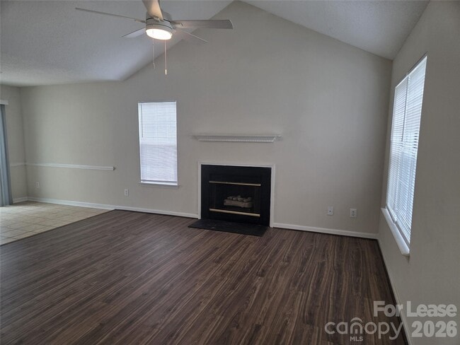 Photo - 121 Foxglove Dr