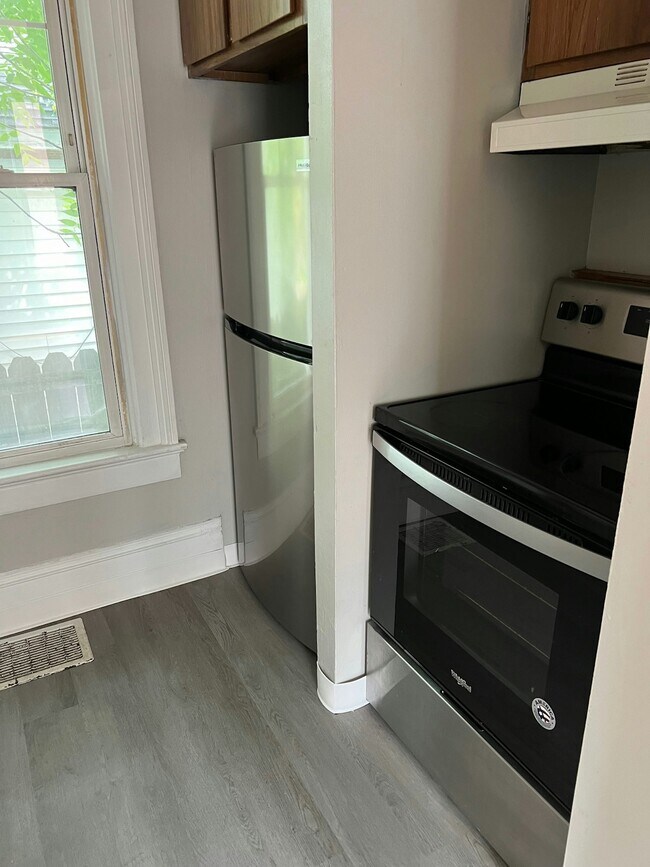 Photo - 294 W 5th St
