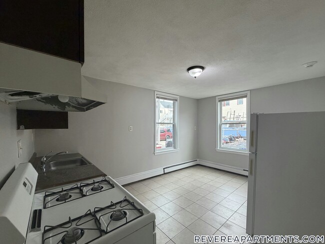 Building Photo - 165 Hichborn St