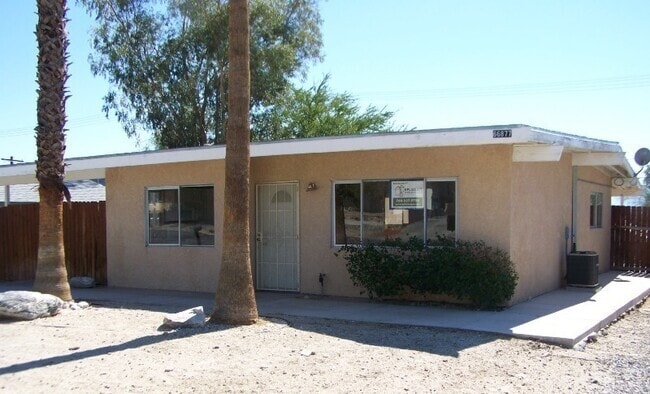 Building Photo - Central DHS, 2 BEDROOM, 1 BATH SINGLE FAMI... Rental