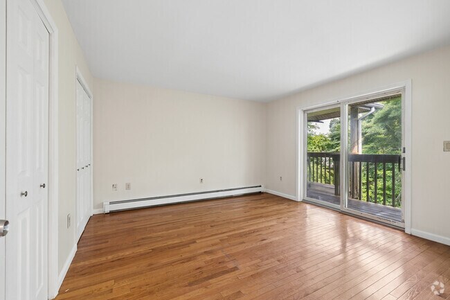 3BR, 1.5BA - 995SF - Primary Bedroom