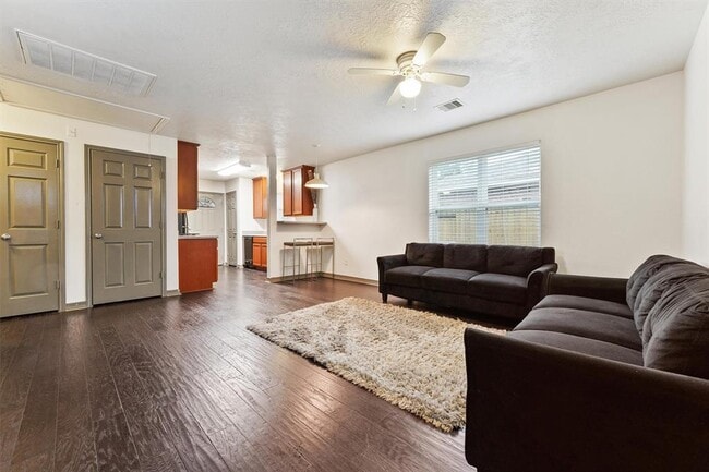 Photo - 8702 Shady Vista Ln