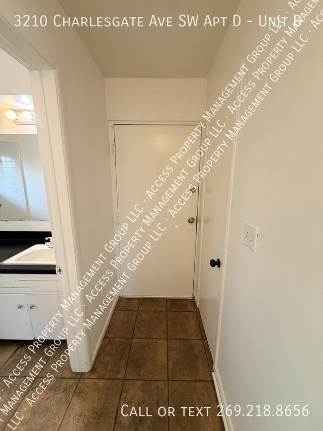 Photo - 3210 Charlesgate Ave SW Unit D