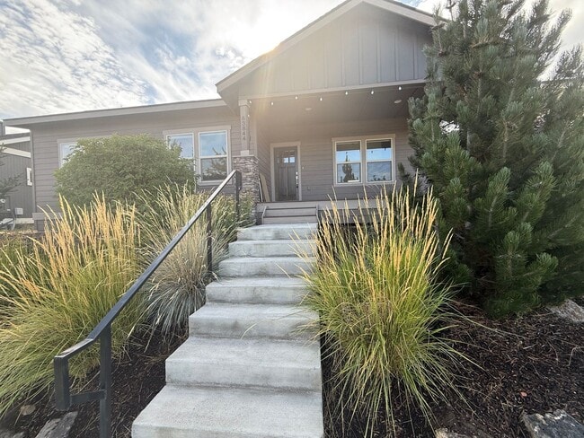 Building Photo - Bring the Pets! NE 3 Bdrm, 2 Bath, Gas Hea...