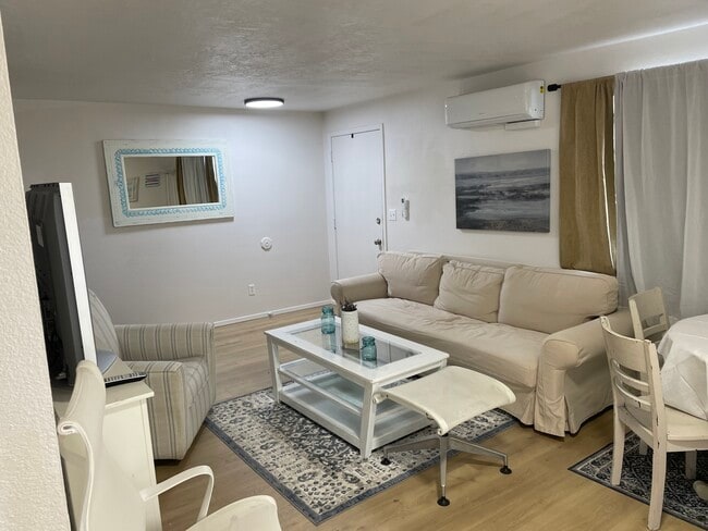 Building Photo - 1540 S Wardle St