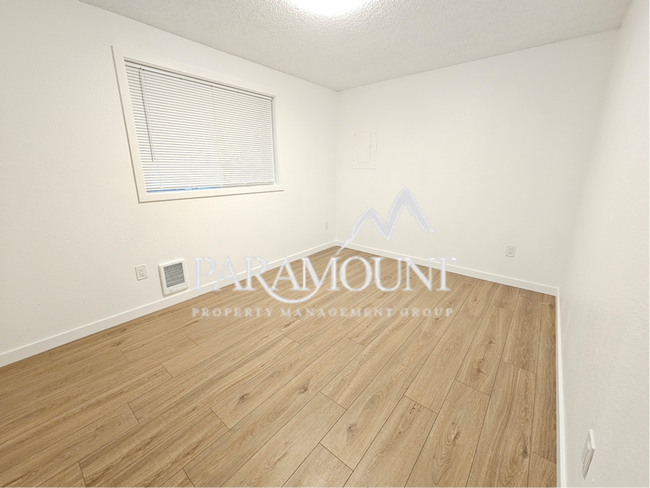 Building Photo - COZY REMODELED 2 BEDROOM 1 BATH Rental