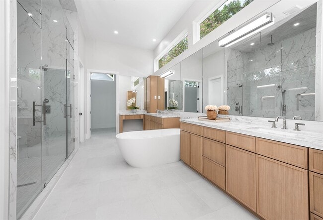 Photo - 408 W 30th St
