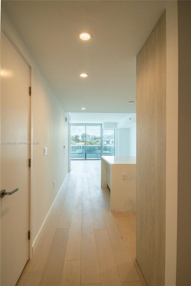 9221 E Bay Harbor Dr Unit 307