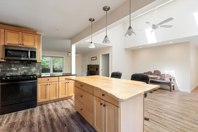 Building Photo - 120 Goulding St