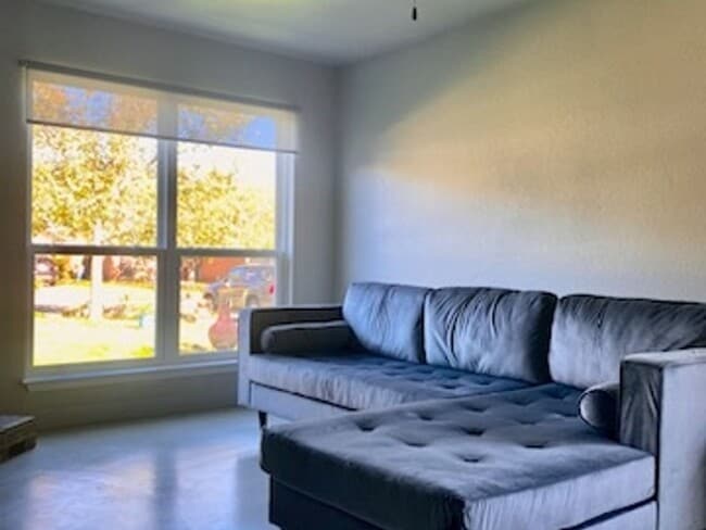 Building Photo - 2113 Courtney St