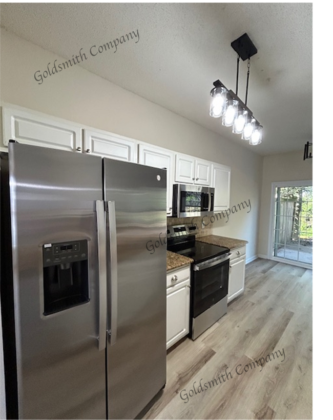 Photo - 815 Weybourne Dr