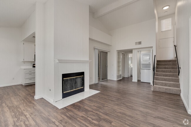 2 BR, 2BA