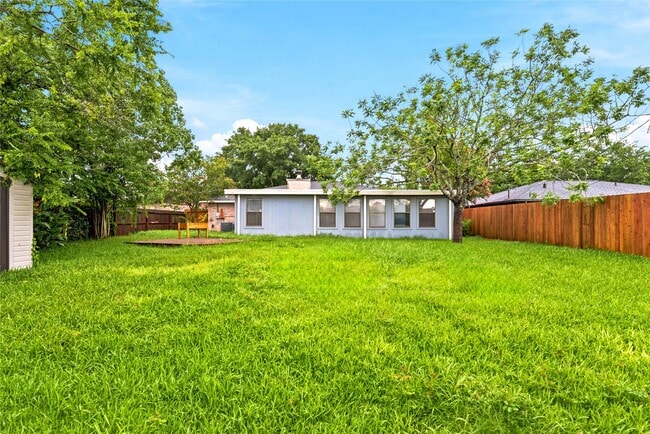Photo - 6009 Leafwood Cir