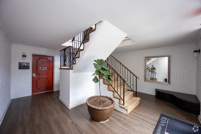 Oficina de arrendamiento - Riva Apartments