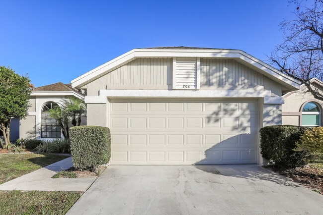 Building Photo - 806 E Charing Cross Cir