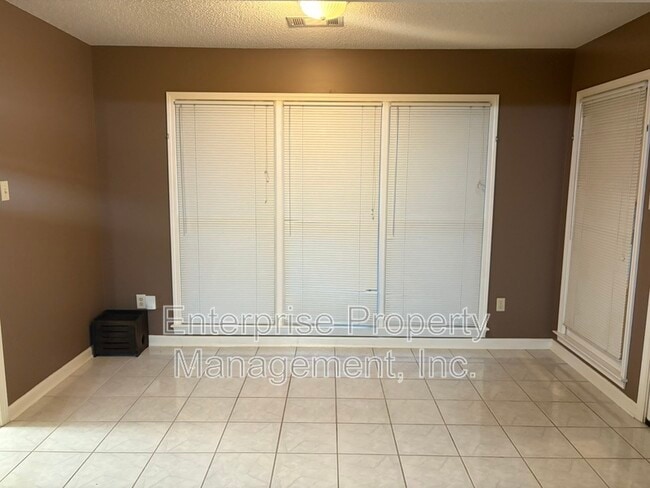 Photo - 6894 Hedgewood Ln