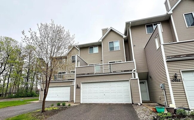awesome 2 bedroom townhouse in blaine! - awesome 2 bedroom townhouse in blaine!