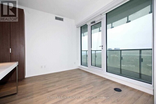 Photo - 197 Yonge St Unit 4305