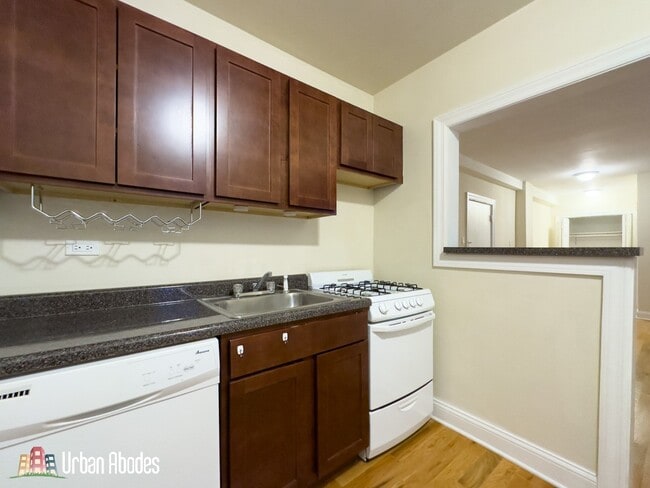 Building Photo - 1337 N Dearborn St Unit A06C